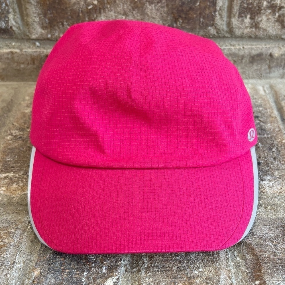 NWT Lululemon Fast And Free Run Hat *Woven In Passionate Size Small/Medium
